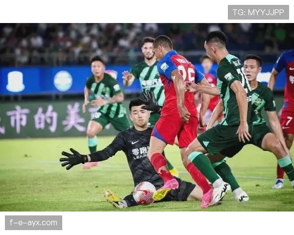 中超赛季激战正酣:球队状态起伏加剧,冠军悬念持续升温 中超赛季激战正酣:球队状态起伏加剧,冠军悬念持续升温