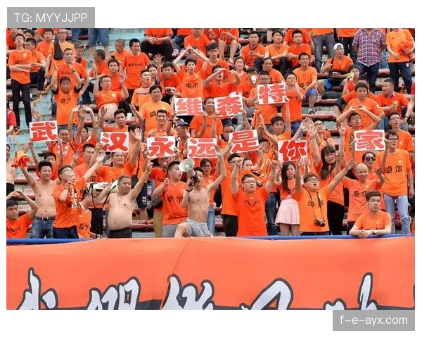 中超豪门巅峰对决点燃赛场,激情对抗引爆球迷热情 中超豪门巅峰对决点燃赛场,激情对抗引爆球迷热情