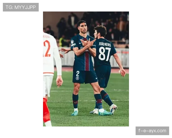 阿什拉夫入选FIFA最佳阵容,球迷热议新一代足球明星崛起表现亮眼 阿什拉夫入选FIFA最佳阵容,球迷热议新一代足球明星崛起表现亮眼